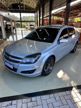 CHEVROLET VECTRA 2.0 MPFI GT HATCH 8V FLEX 4P MANUAL CHEVROLET VECTRA 2.0 MPFI GT HATCH 8V FLEX 4P MANUAL
